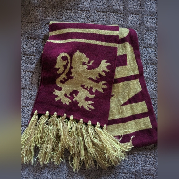 Gryffindor Lot - Picture 5 of 7